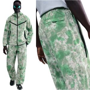 Nike Tech Dri-Fit pants. NWT.